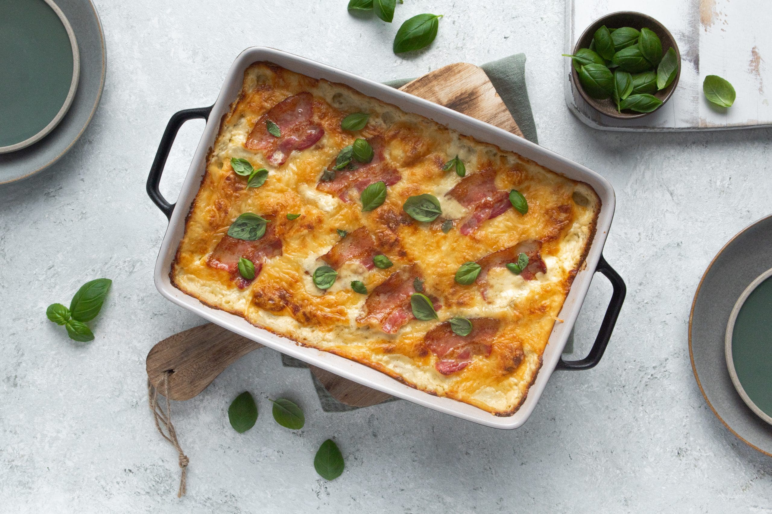 Blomkålgrateng med pølse og bacon