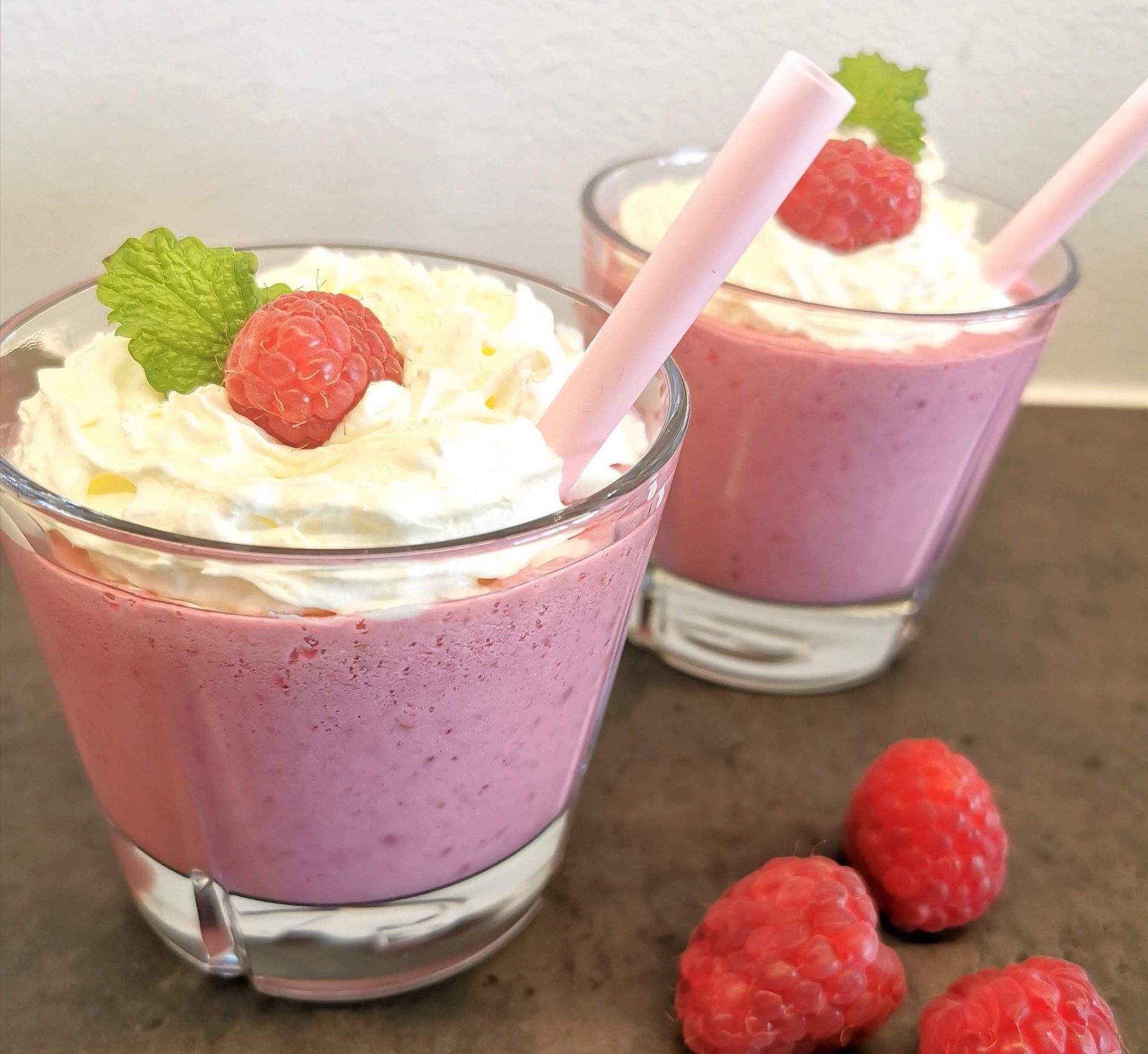 Lavkarbo bringebærmilkshake