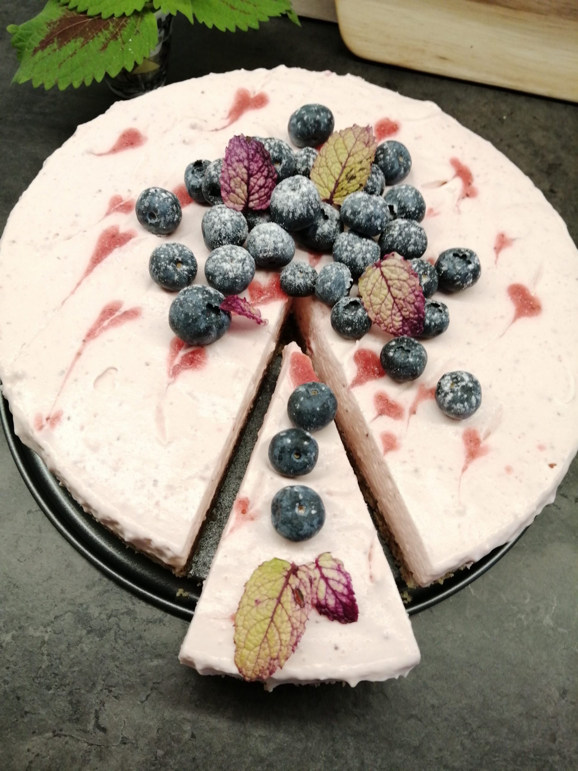 Lavkarbo ostekake med jordbær