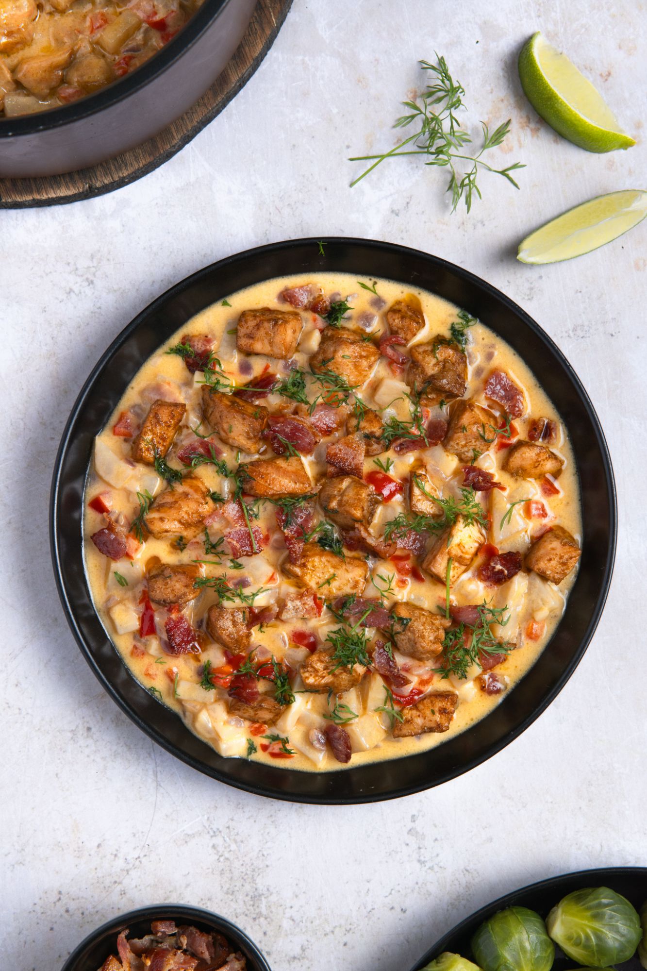 Lavkarbo laksegryte med bacon. Foto: Aina Sjo.