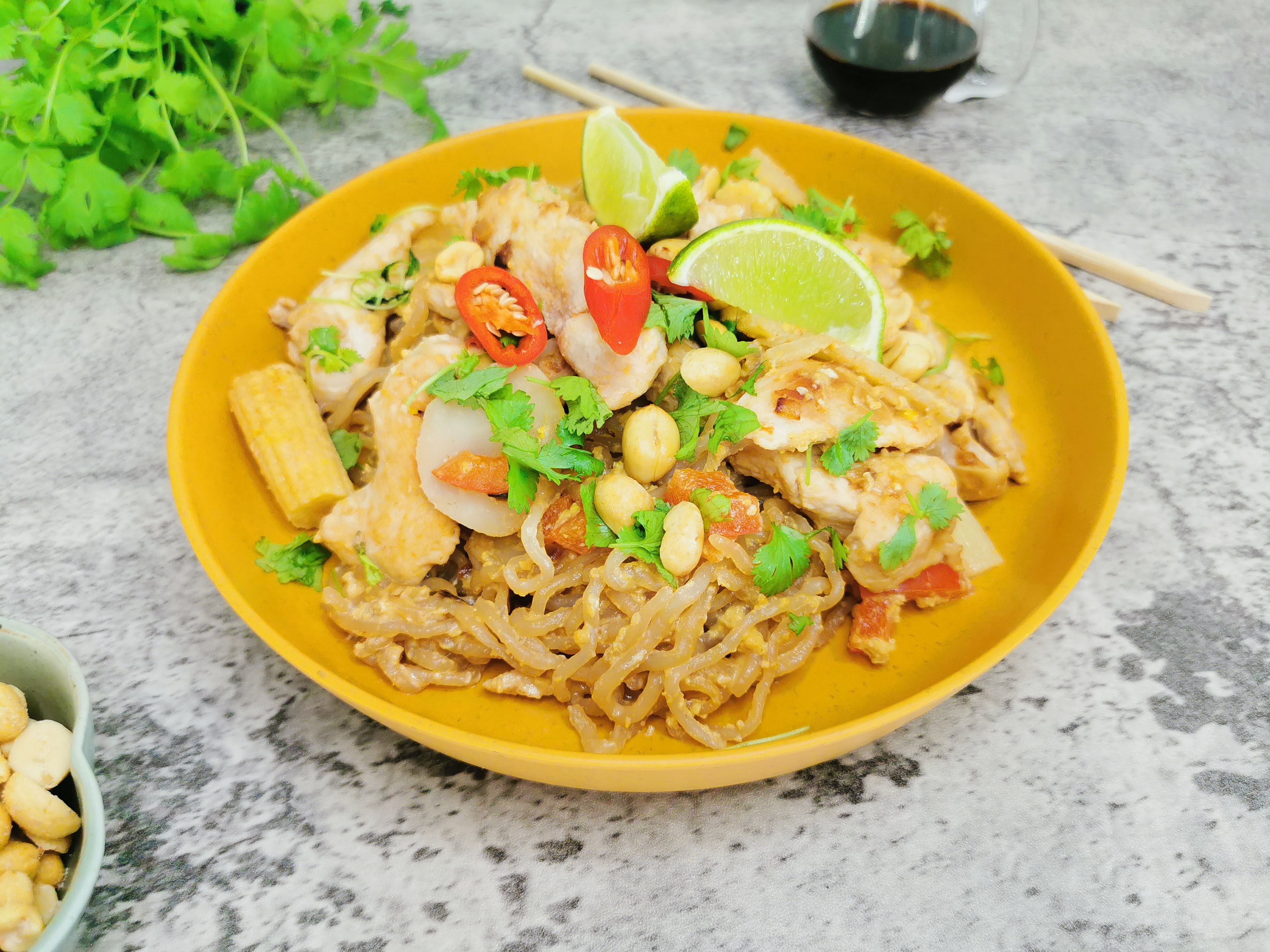 Lavkarbo pad thai kylling