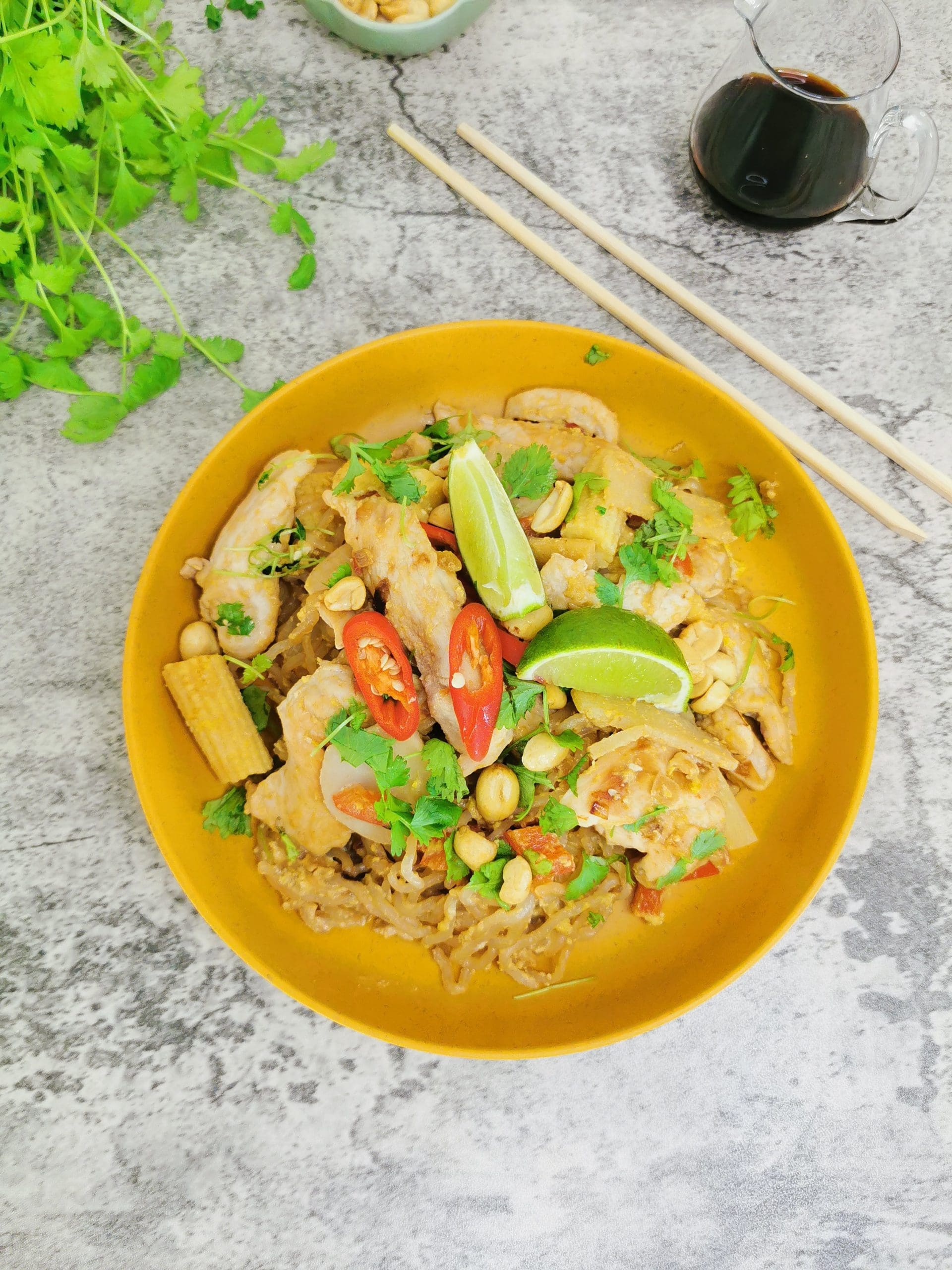 Lavkarbo pad thai kylling