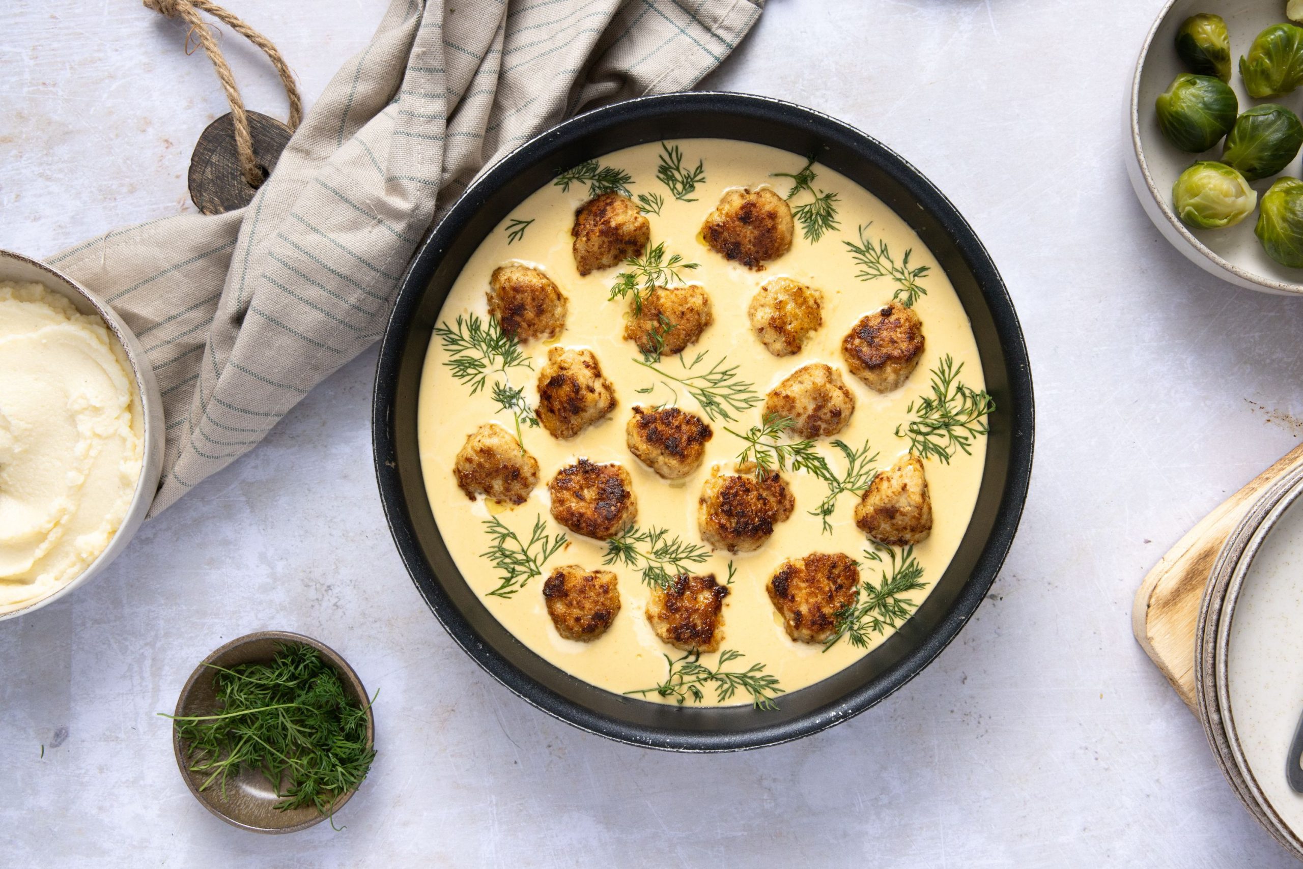 Lavkarbo kyllingkjøttboller i fløtesaus. Foto: Aina Sjo.