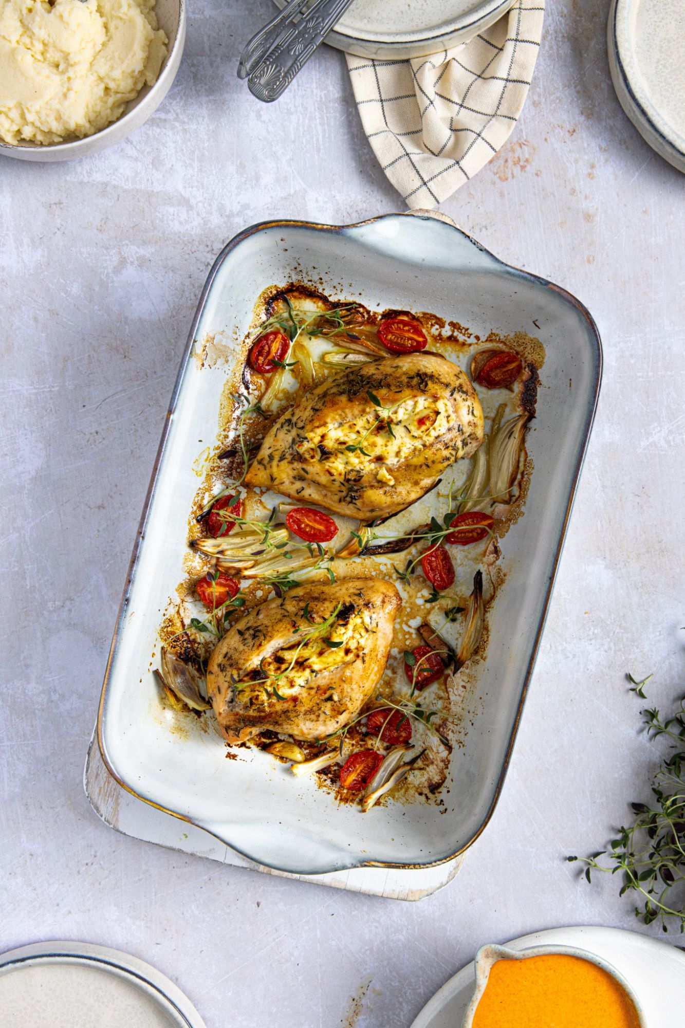 Lavkarbo ovnsbakt kyllingfilet med paprikasaus. Foto: Aina Sjo.