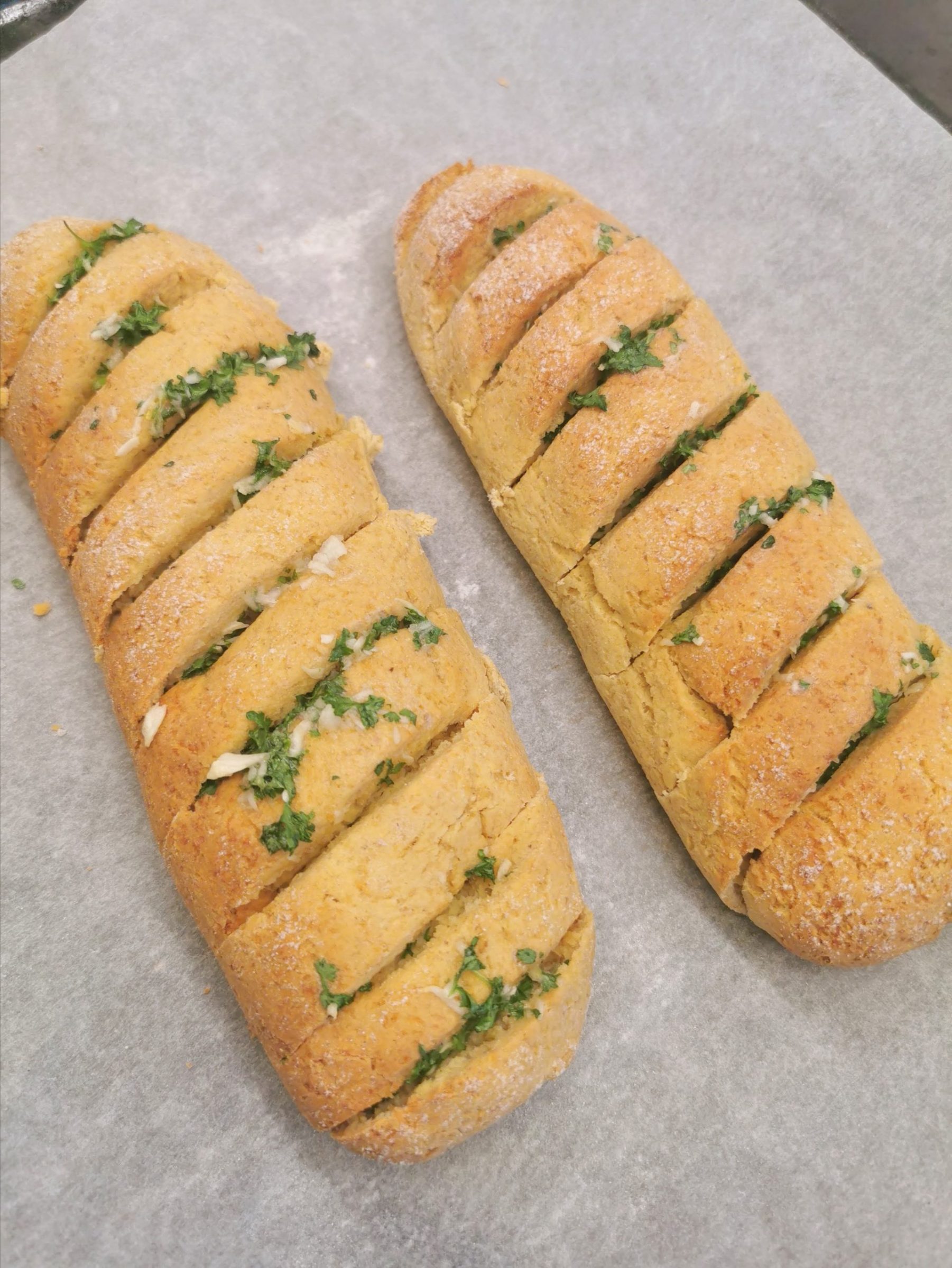 Lavkarbo hvitløksbaguetter