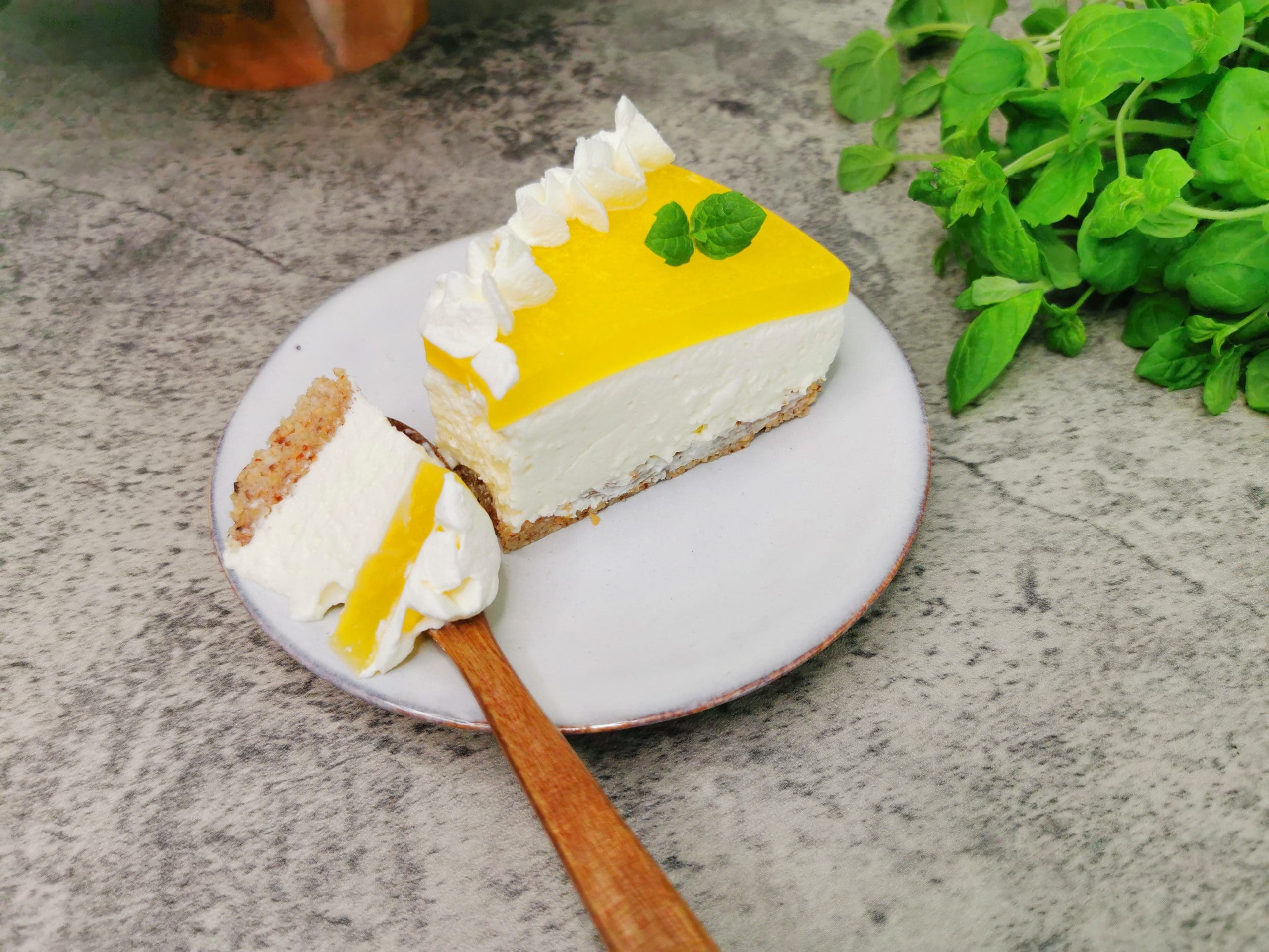 Lavkarbo sitron ostekake med gelélokk