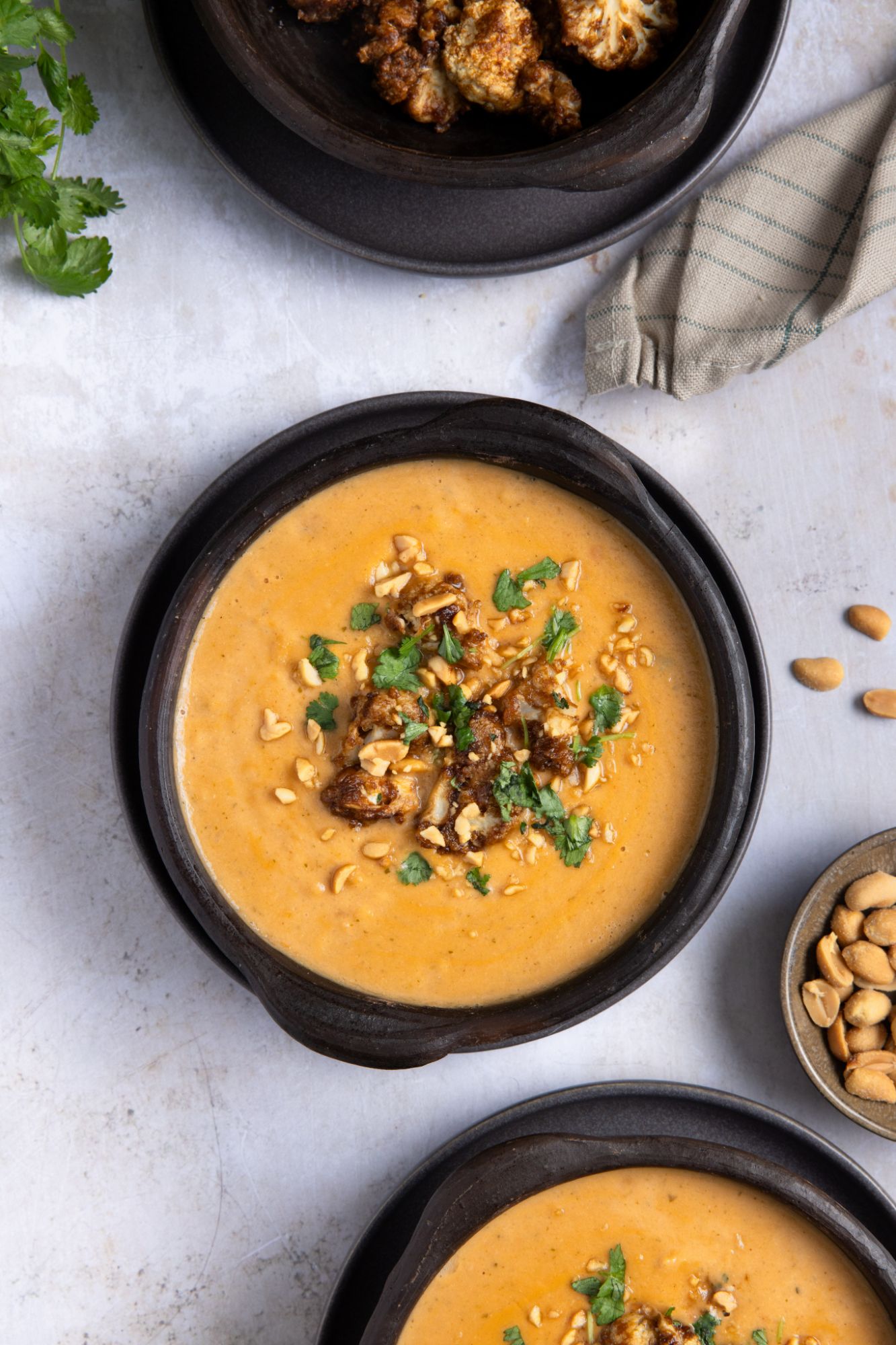 Lavkarbo blomkål- og peanøttsuppe. Foto: Aina Sjo.