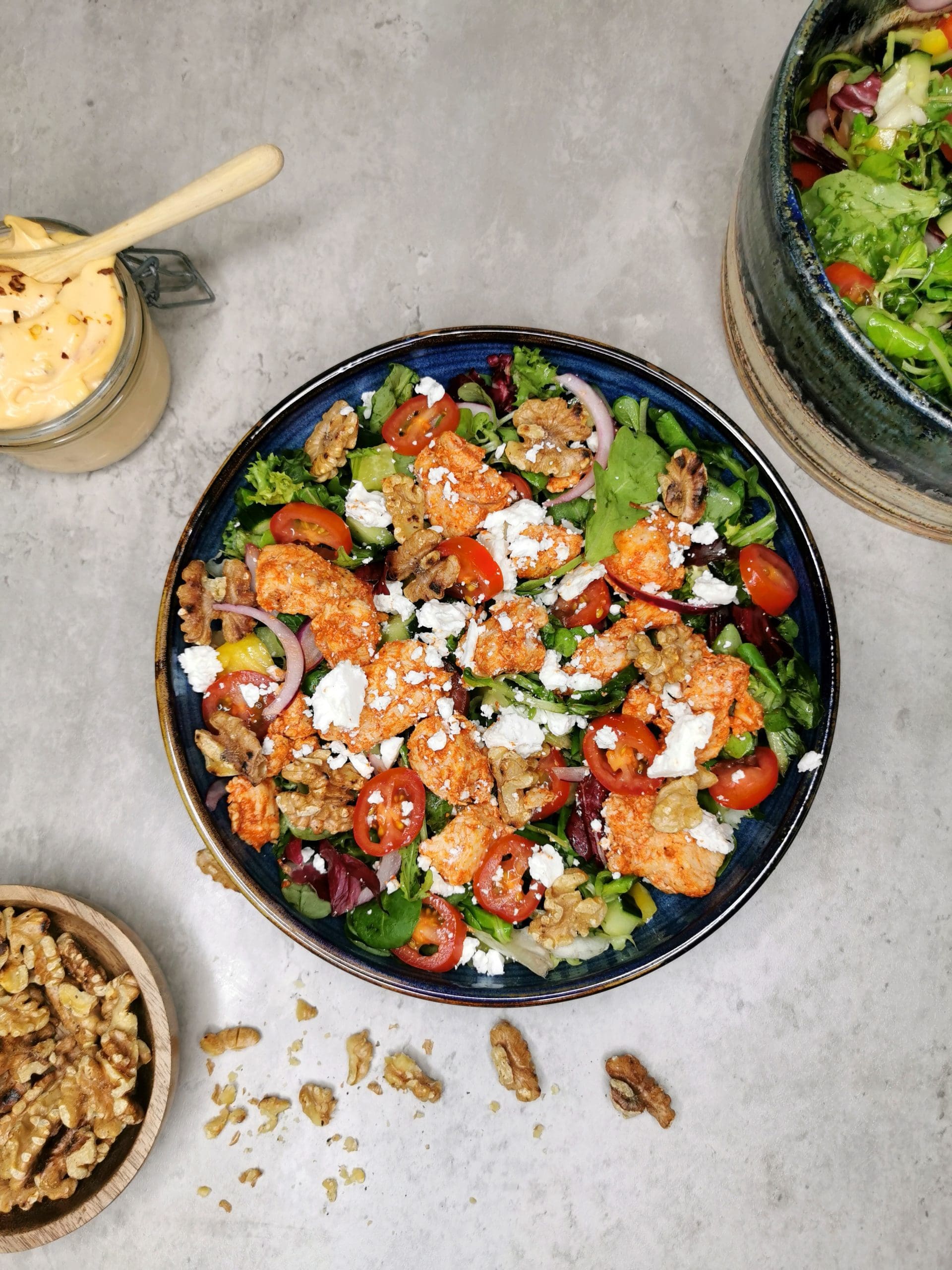 Lavkarbo kyllingsalat med valnøtter og chilimajones