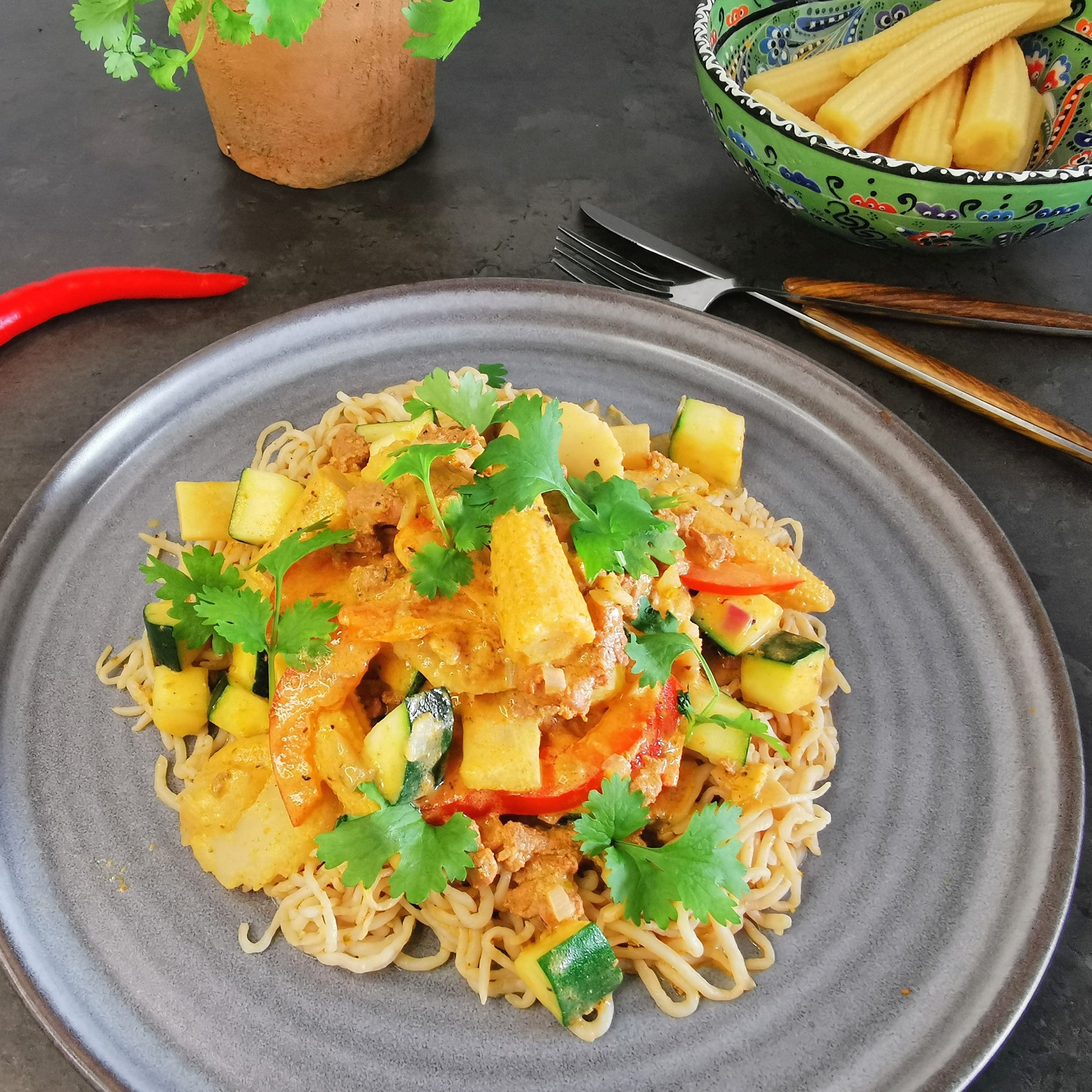 Lavkarbo thailandinspirert lammewok