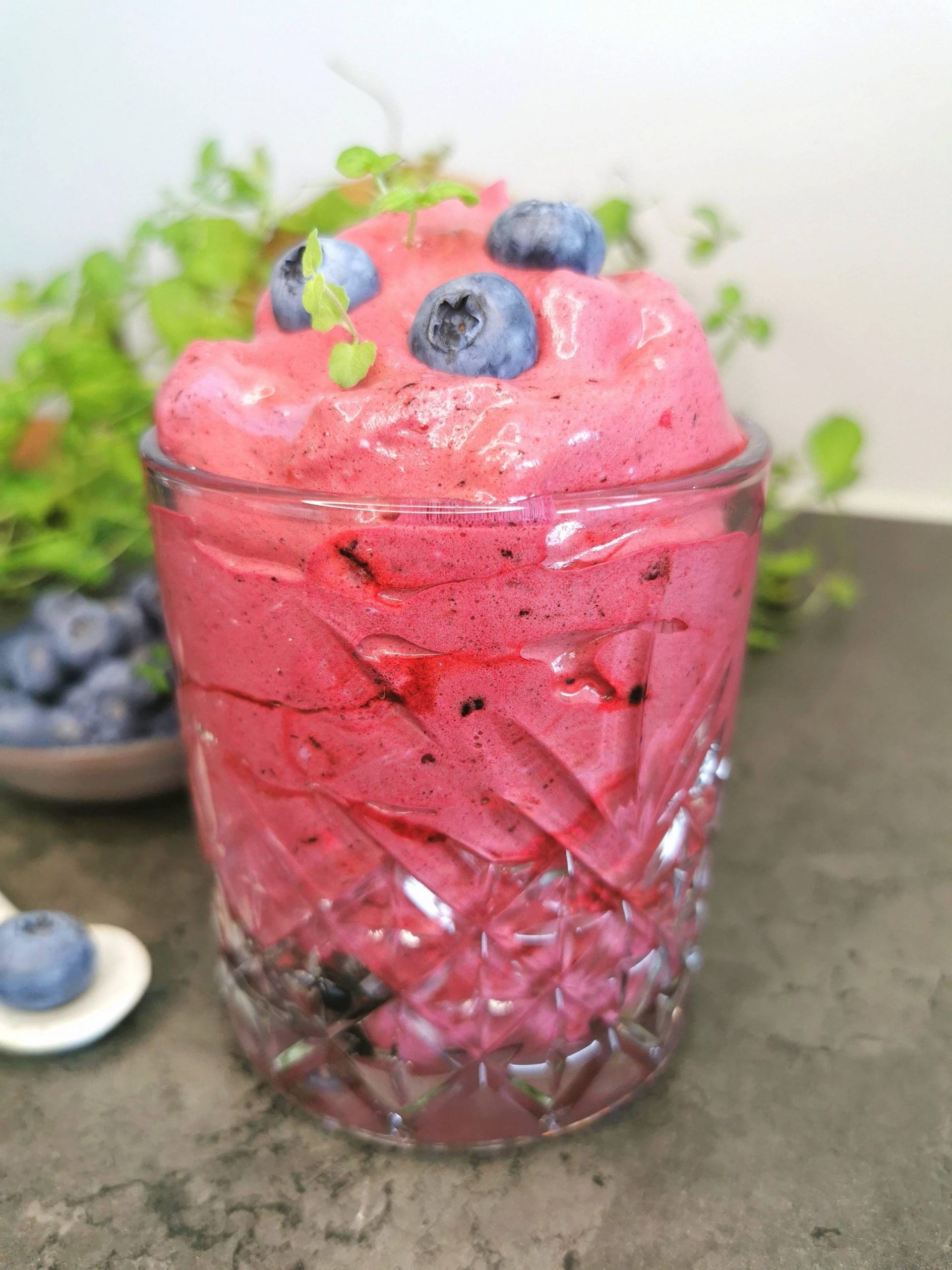 Lavkarbo trollkrem med blåbær