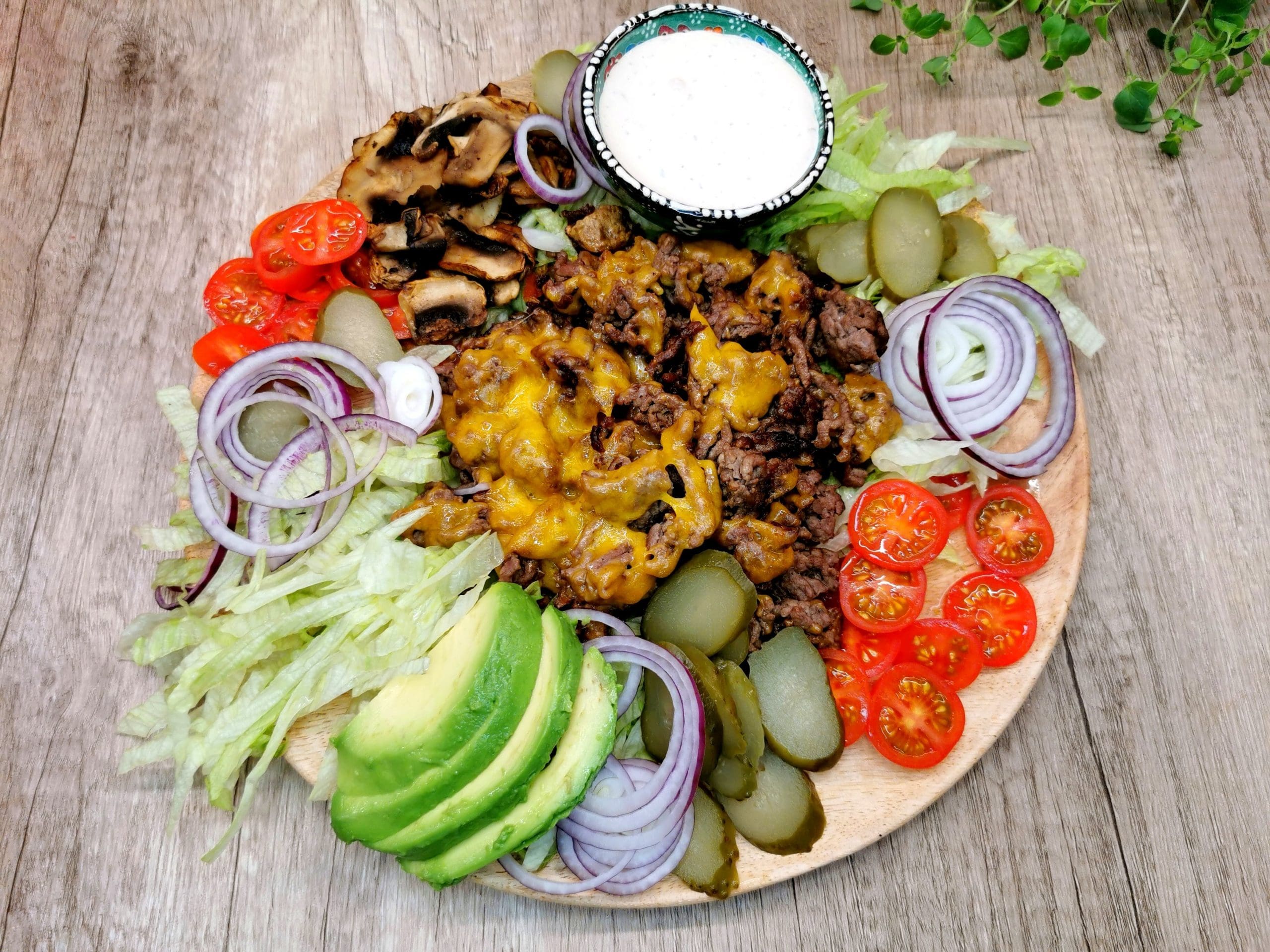 Lavkarbo cheeseburgersalat