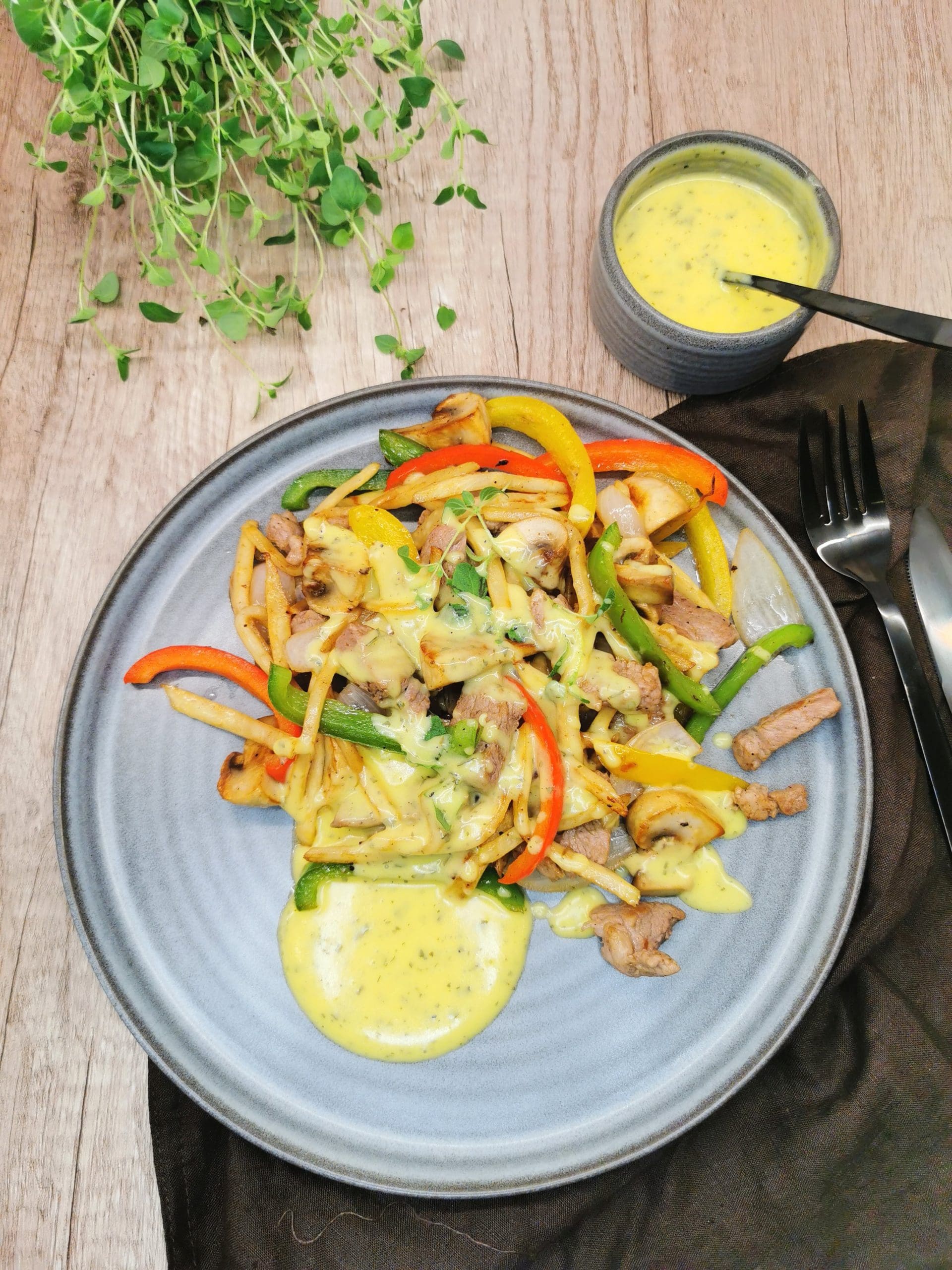 Lavkarbo svinesnadder med bearnaisesaus