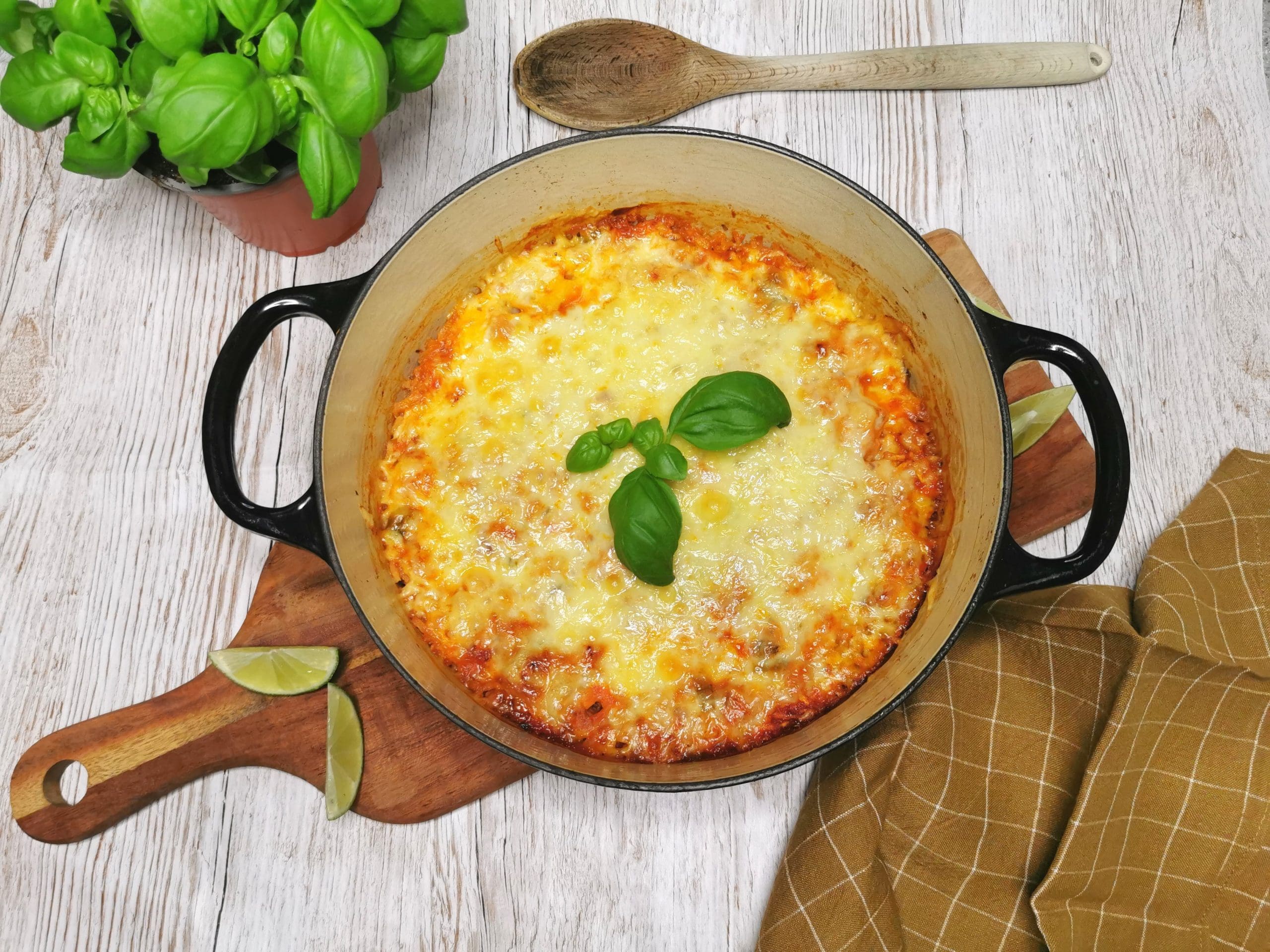 Lavkarbo tomatisert fiskegrateng med selleri-ris