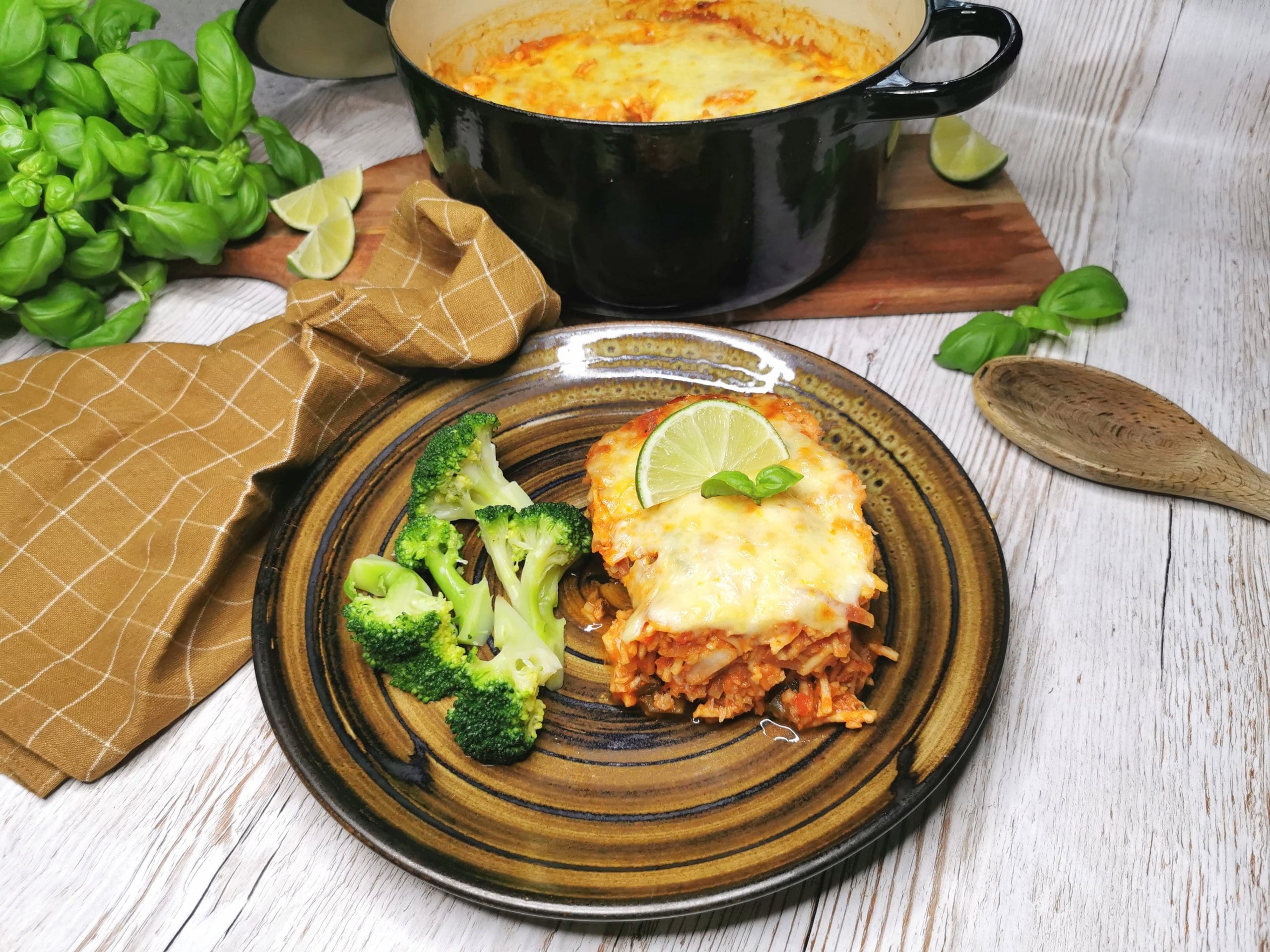 Lavkarbo tomatisert fiskegrateng med selleri-ris