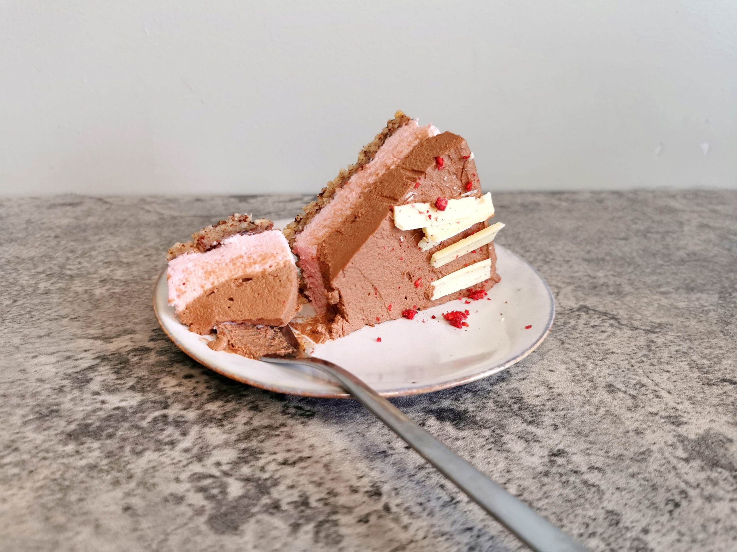 Lavkarbo bringebærfromasjkake