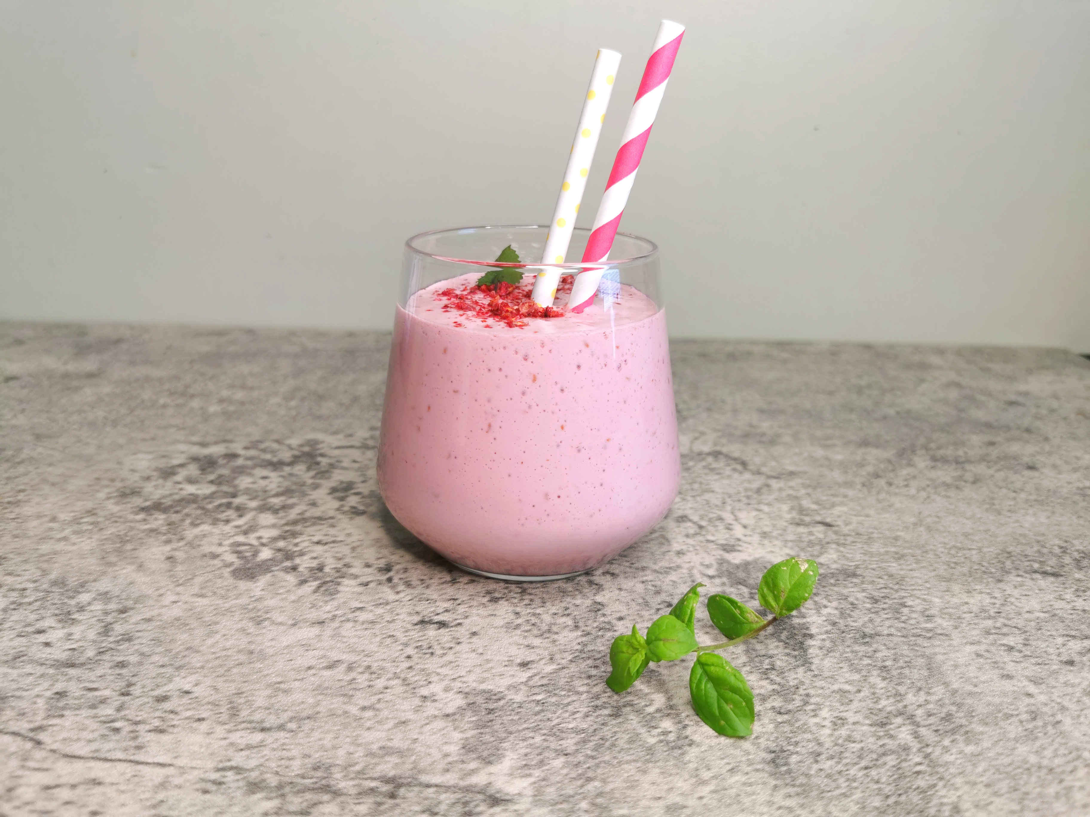 Lavkarbo energi-smoothie med bringebær