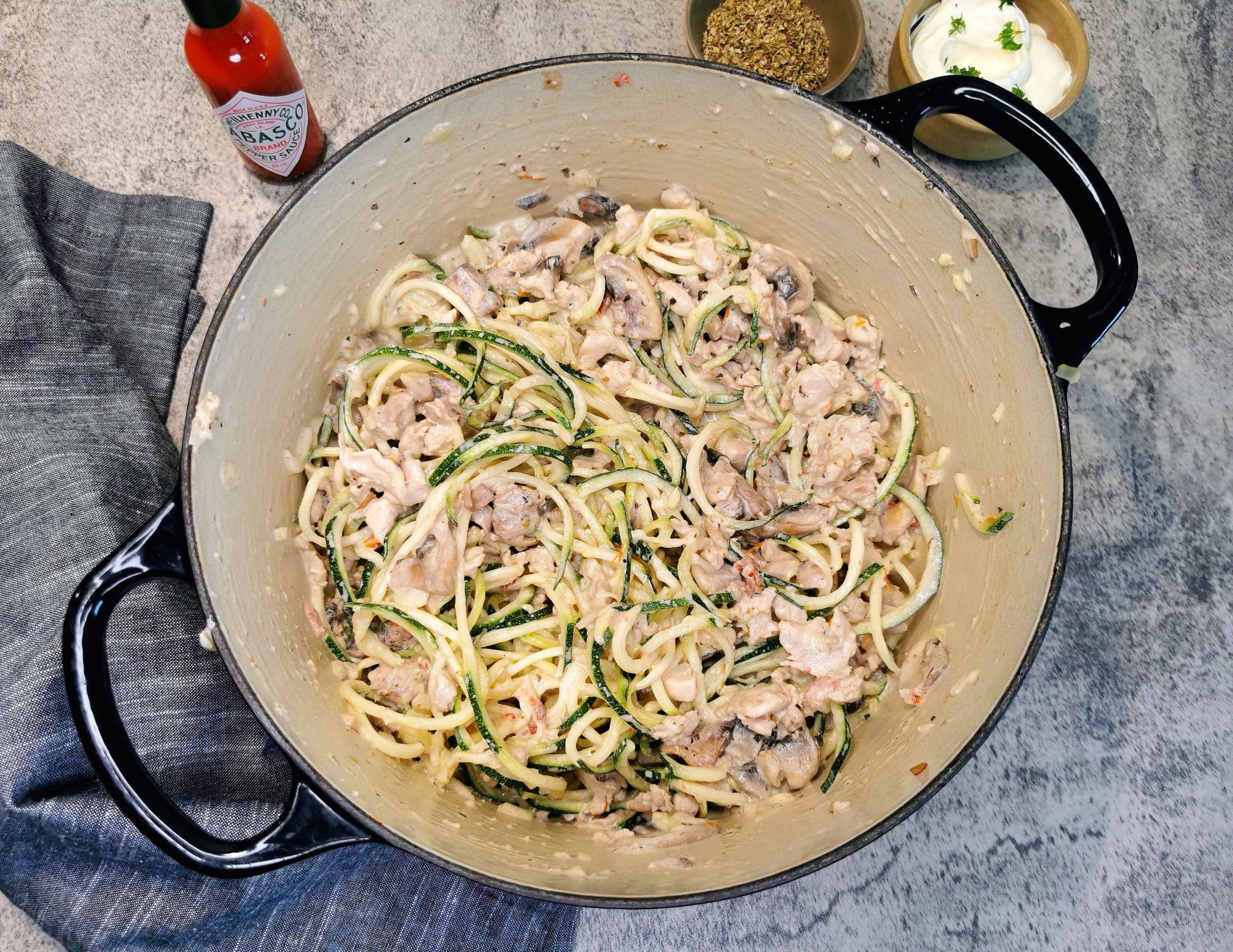 Lavkarbo squashspaghetti med kylling og soltørket tomat