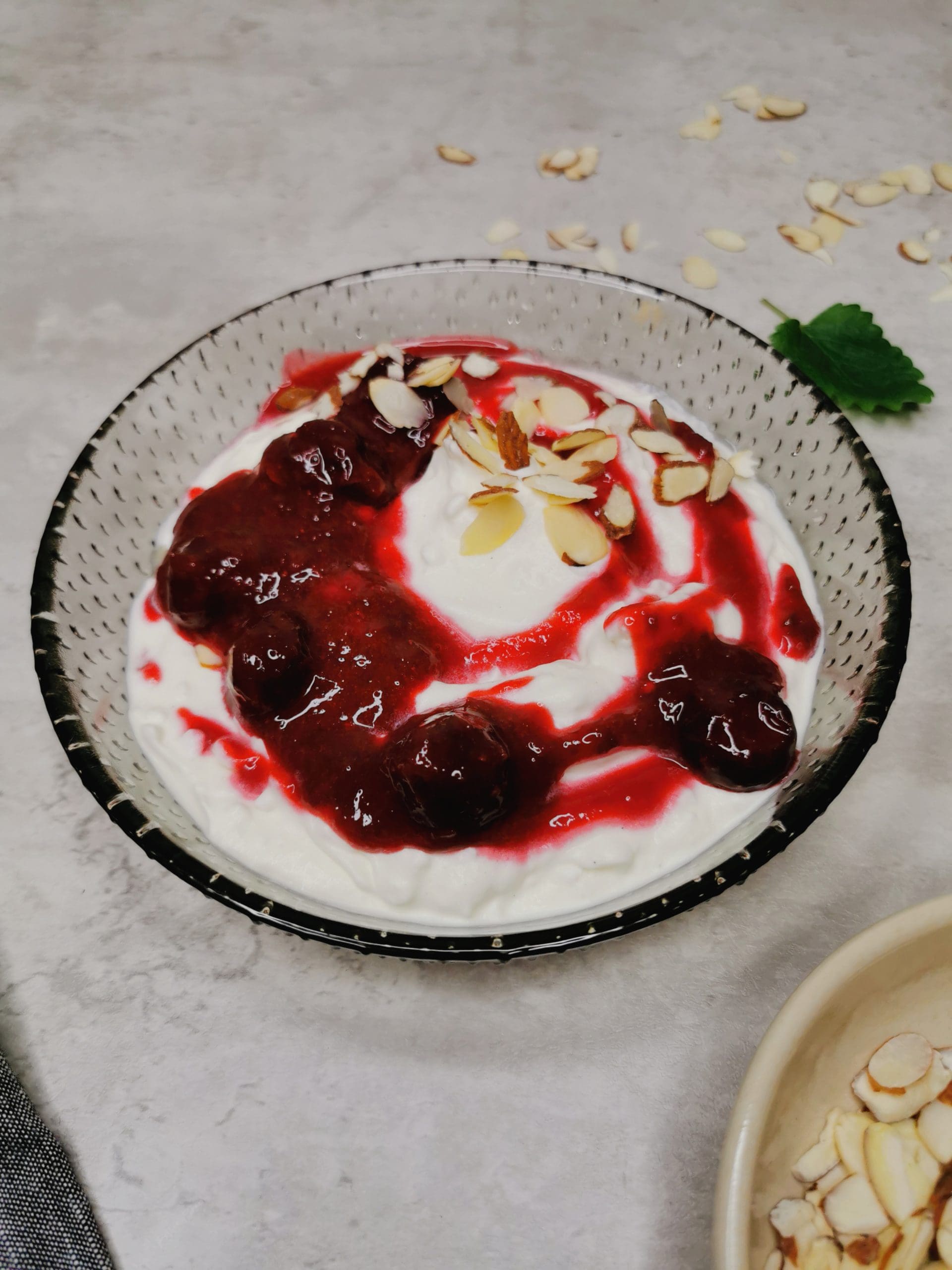 Lavkarbo kirsebærsaus