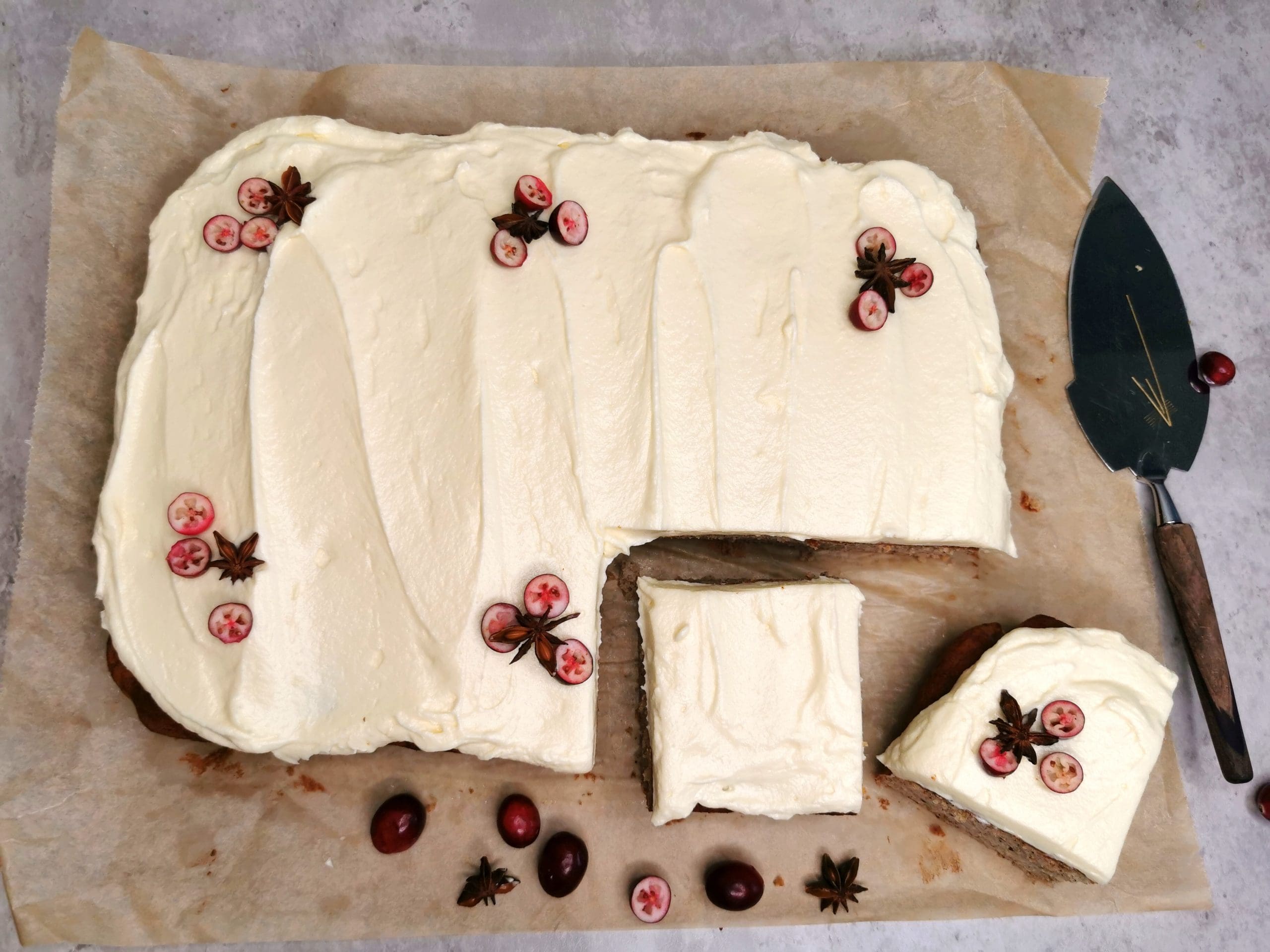 Lavkarbo myk pepperkake med hvit sjokoladeglasur