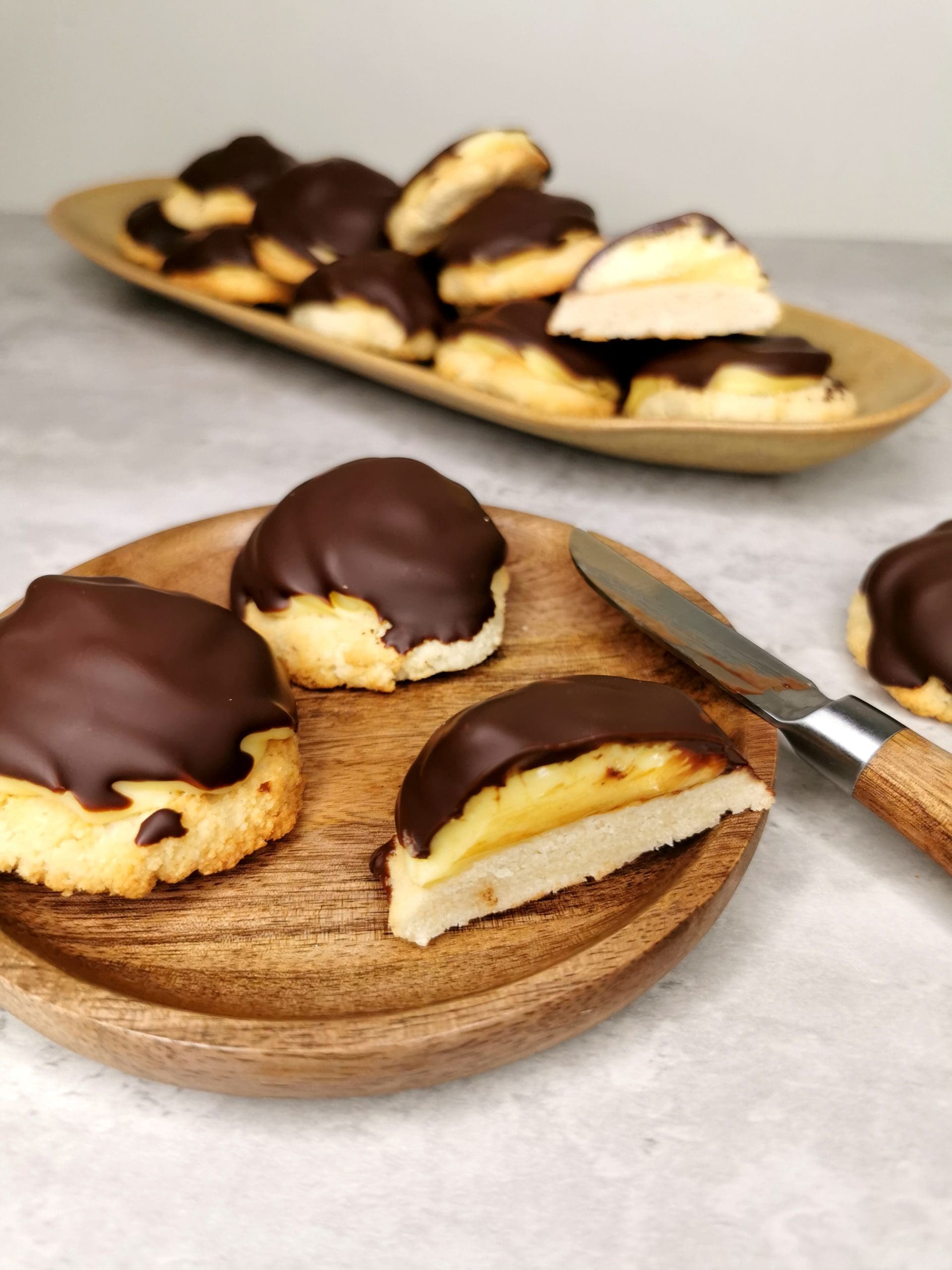 Lavkarbo Sarah Bernhardt med gul krem - småkaker