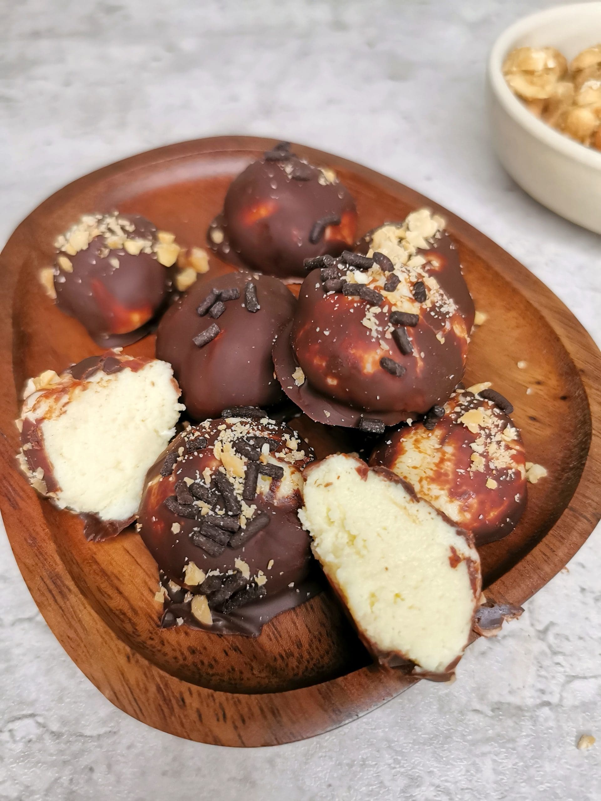 Lavkarbo sjokoladetrøfler med hvit sjokolade