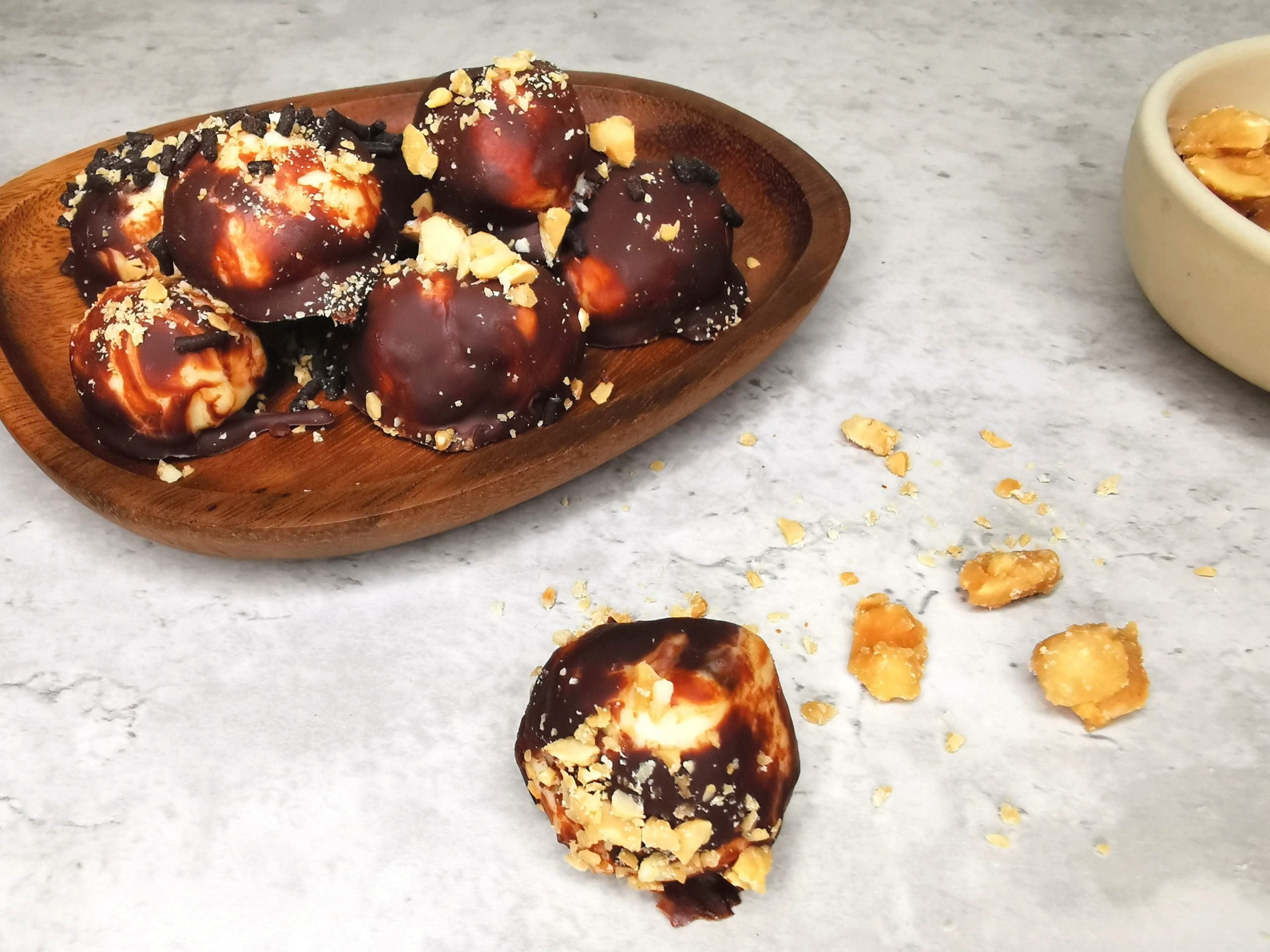 Lavkarbo sjokoladetrøfler med hvit sjokolade