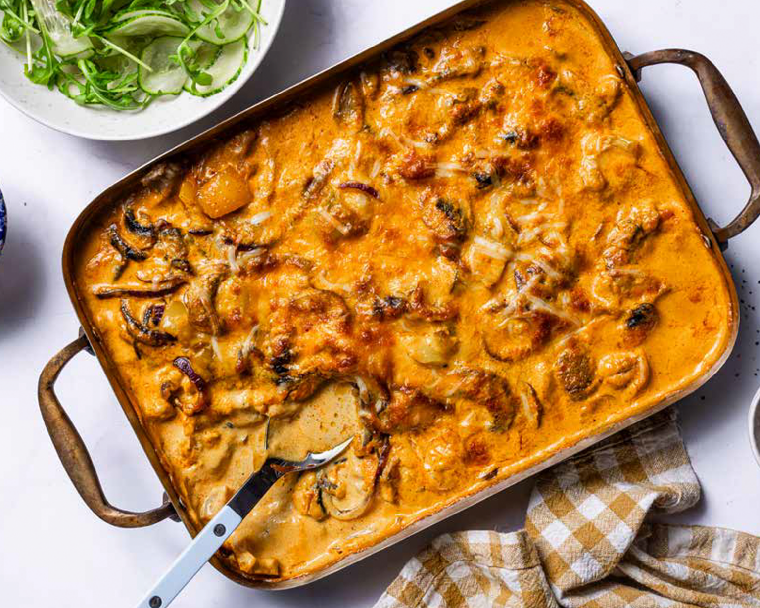 Gratinert kylling i spicy karrisaus - Ketokokeboken