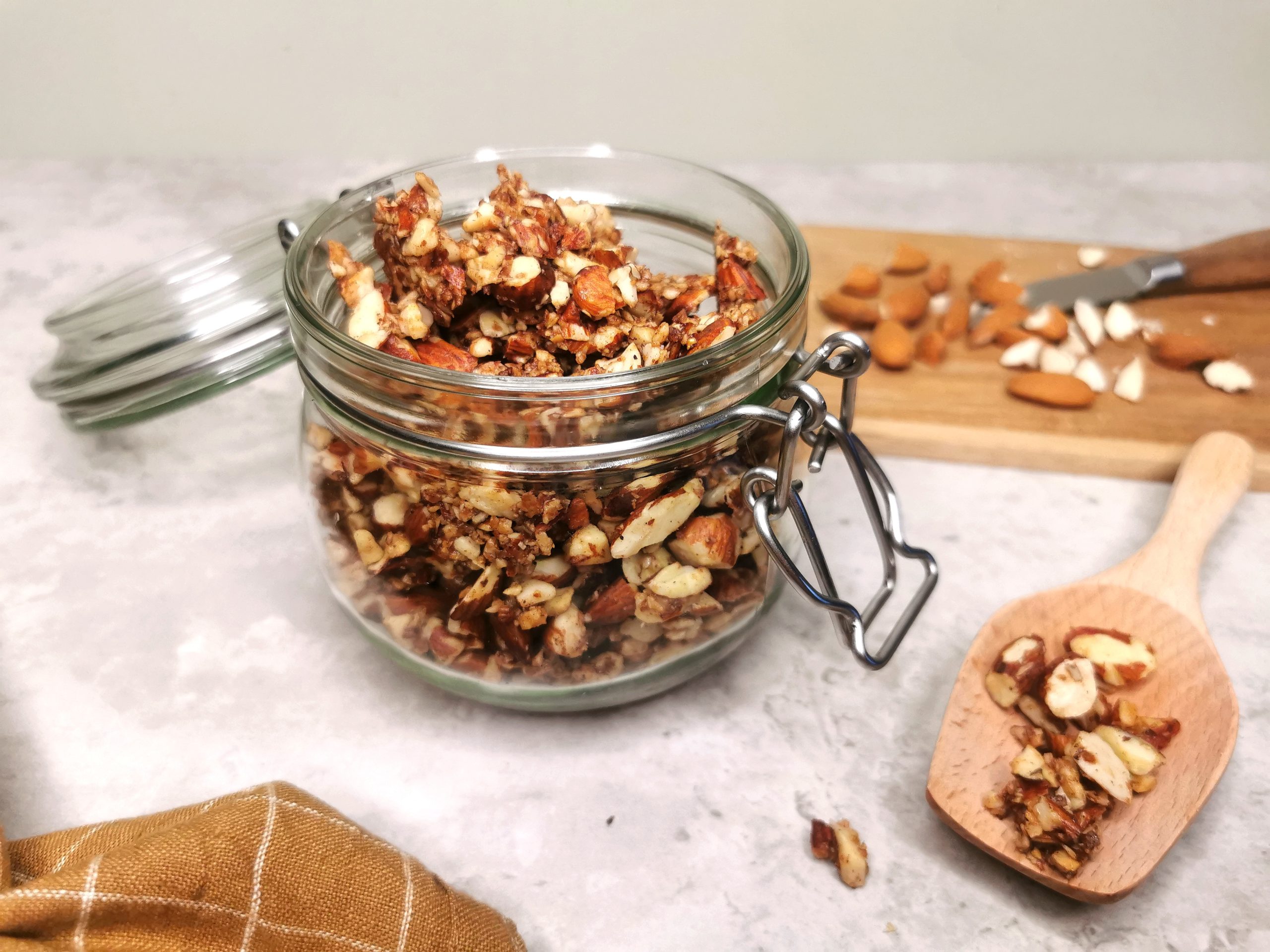 Lavkarbo mandelcrunch med julekrydder